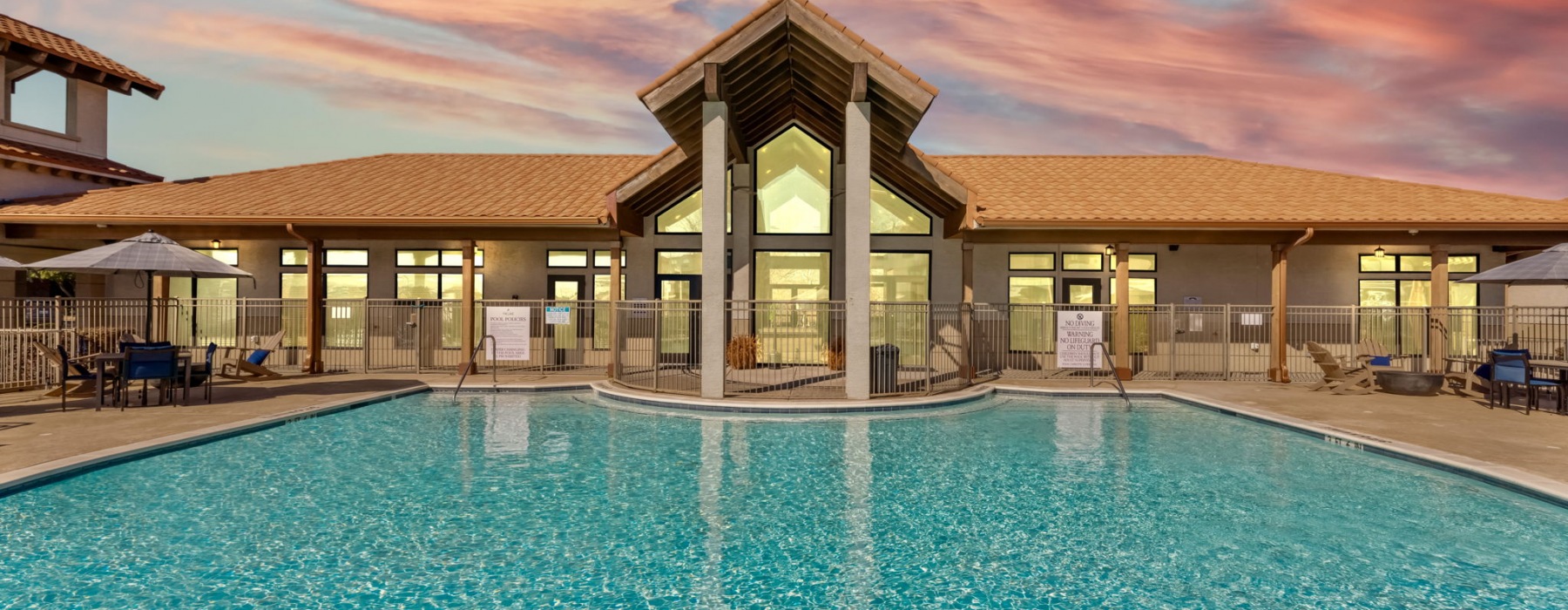 Pool and Clubhouse at Carraige Homes on the Lake